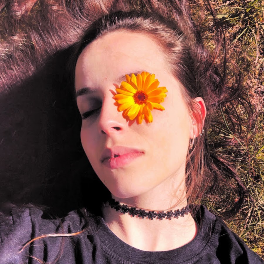 Alba (Albaricoque), artista e ilustradora